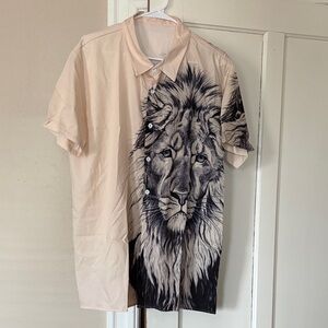 Men's Short-Sleeve Button-Down Shirt with Lion Graphic - Light Beige